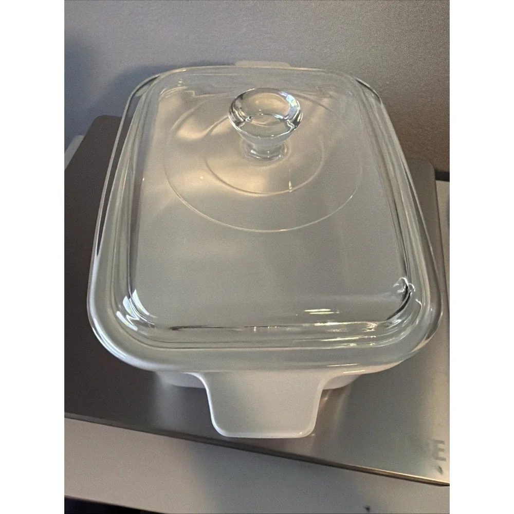 Corning Ware 1 1/2 quart casserole dish with lid White Blue